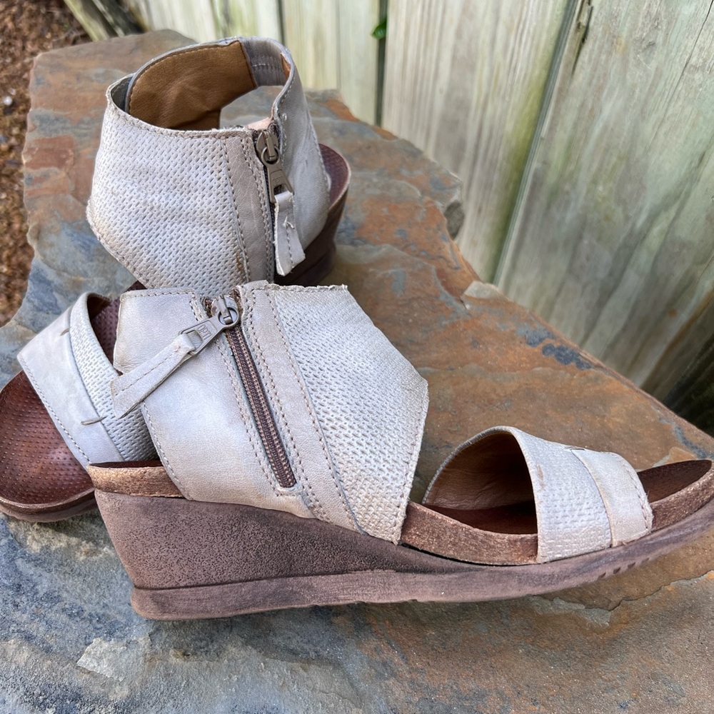 MIZ MOOZ LEATHER WEDGE SANDALS SIZE 39